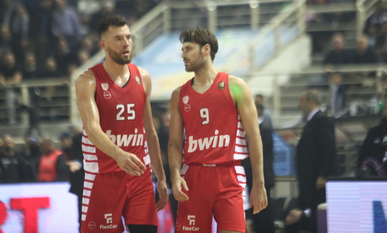 Σούβλισαν αρνί ο Πίτερς με τον Πάπας 