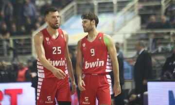 Σούβλισαν αρνί ο Πίτερς με τον Πάπας 