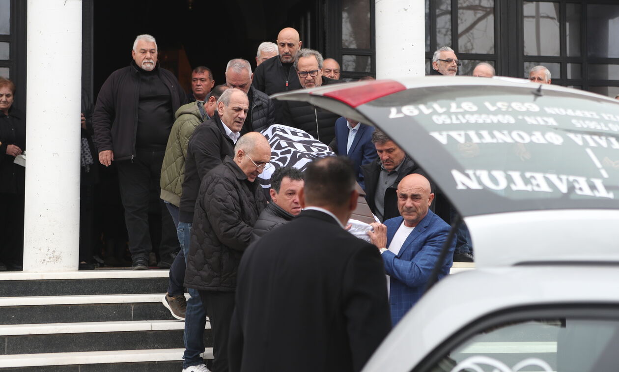 Συγκίνηση στο τελευταίο αντίο στον Στέφανο Μπορμπόκη (pics)