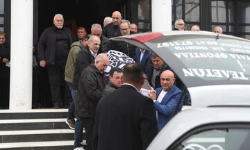 Συγκίνηση στο τελευταίο αντίο στον Στέφανο Μπορμπόκη (pics)