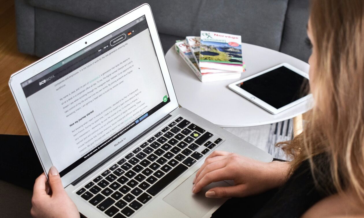 Μάτια: Πώς μπορούμε να τα προστατεύσουμε από την κόπωση που προκαλεί ο υπολογιστής