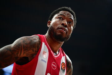 Ολυμπιακός: Ποινή τριών αγωνιστικών και πρόστιμο στον Ταϊρίκ Τζόουνς!