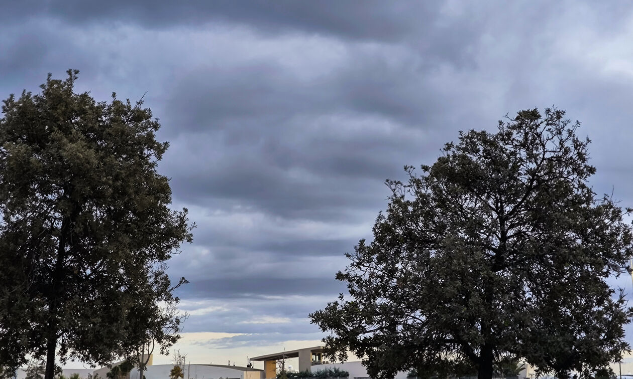 Καιρός: Νεφώσεις παροδικά αυξημένες με τοπικές βροχές και πτώση της θερμοκρασίας