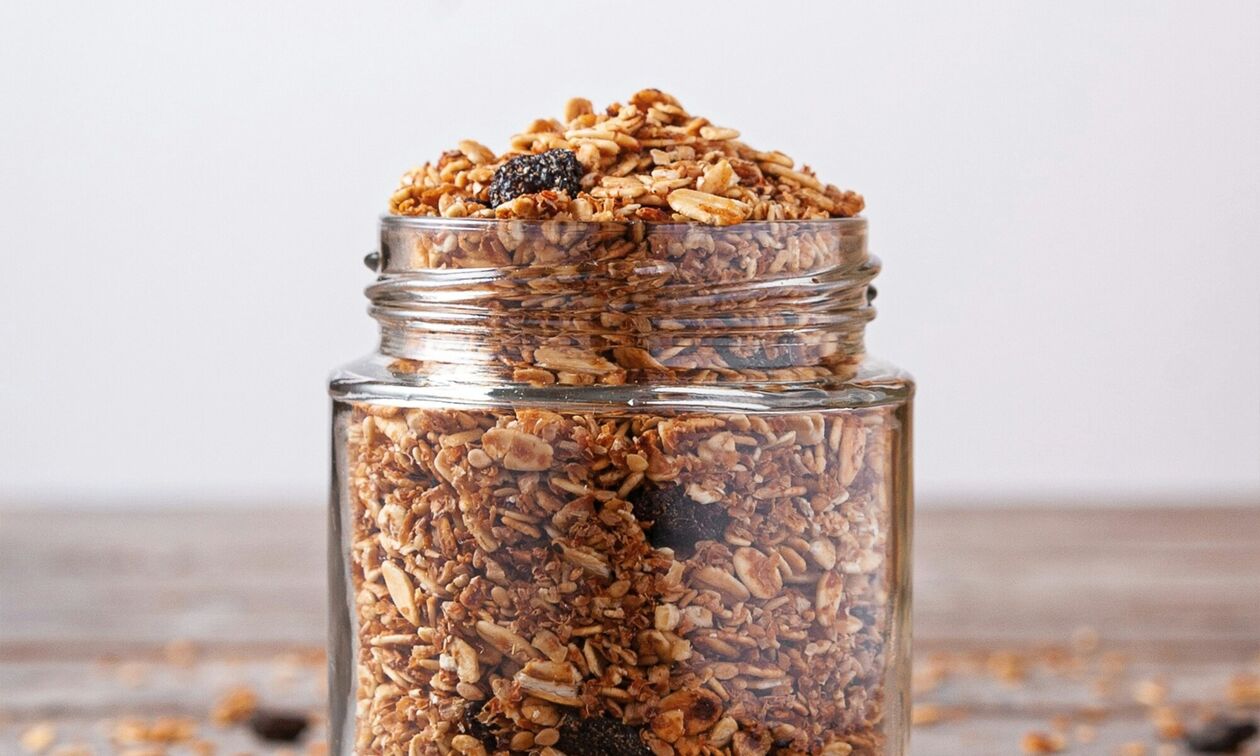 Βρώμη vs γκρανόλα: Ποια είναι καλύτερη για σάκχαρο, ενέργεια και γλυκαιμικό δείκτη