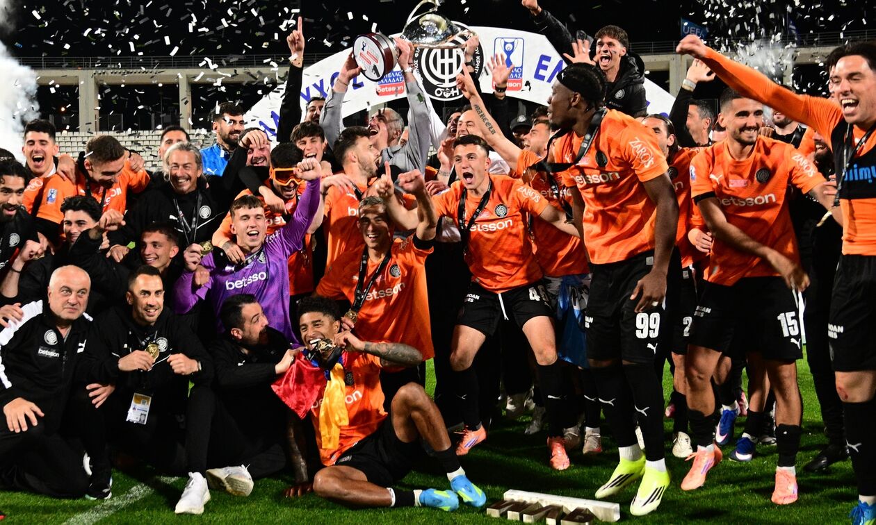 Μπαντής: «Μια κοινωνία που διψούσε να δει το καμάρι της να κλαίει από χαρά, σήμερα γιορτάζει»