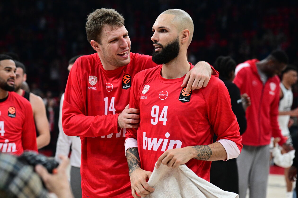 Ολυμπιακός: Η επική ανάρτηση του Εβάν Φουρνιέ για τον MVP Βεζένκοφ