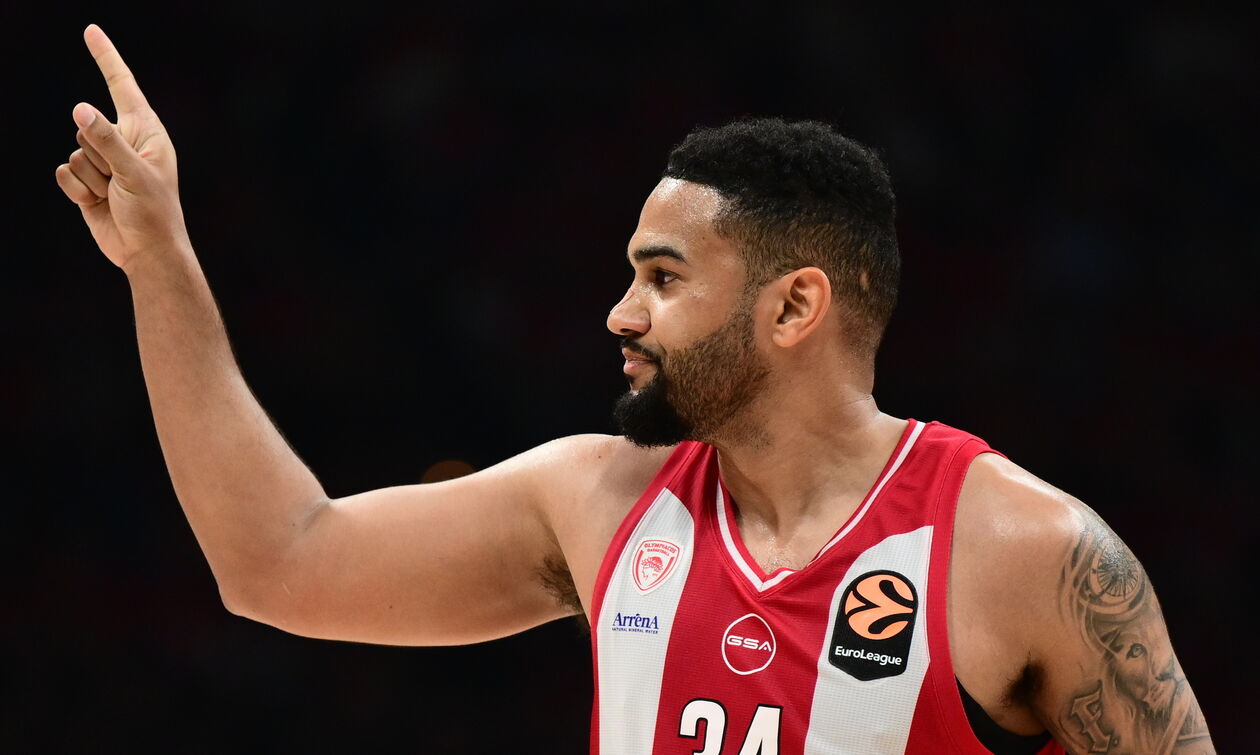 Τζόσεφ: «Ευλογία να παίζω με τον Βεζένκοφ»