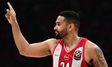 Τζόσεφ: «Ευλογία να παίζω με τον Βεζένκοφ»