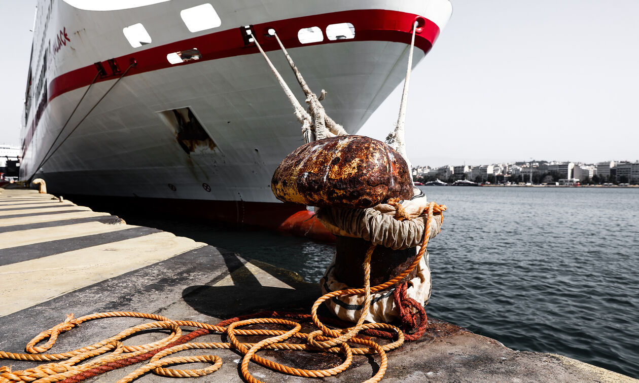 Πρωτομαγιά: Απεργιακό «μπλόκο» σε πλοία και ΜΜΜ 