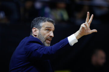 Ναβάρο: «Ανώτερη η ΑΕΚ λόγω του physicality και της εμπειρίας του προπονητή της»
