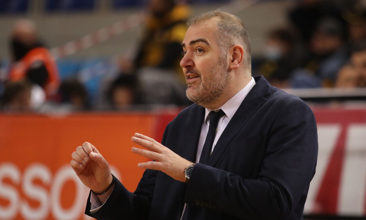 Ο Στέφανος Δέδας γύρισε σπίτι του και βρήκε... μια άλλη οικογένεια να ζει εκεί!