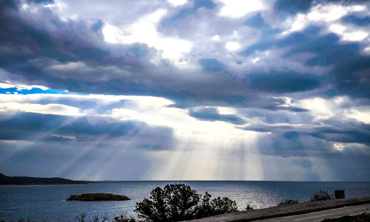 Καιρός: Αίθριος με έντονες νεφώσεις