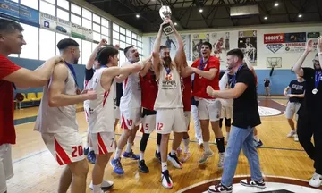 Ανδρεόπουλος: «Ήθελα ο γιος μου να με δει να φεύγω… όρθιος» 