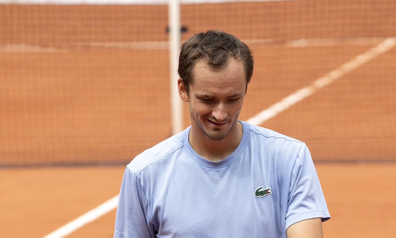 Roland Garros: Εκτός ο Μεντβέντεφ, πέρασε η Σαμπαλένκα 