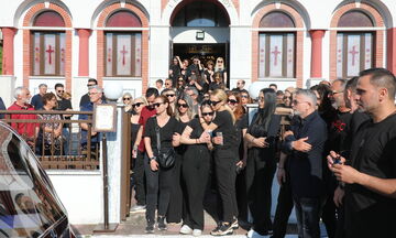 Συγκλόνισε η μητέρα του Παρασκευά Άντζα