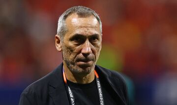 Δώνης: «Πιστεύετε θα με απολύσουν γιατί έπαιξα 5-4-1;»