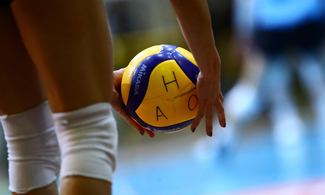 Αναμείνατε στο ακουστικό σας…