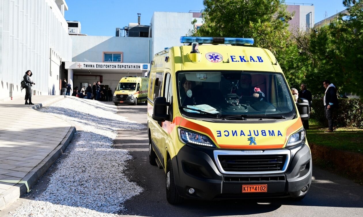 Θεσσαλονίκη: Σύγκρουση αυτοκινήτου με μηχανή 