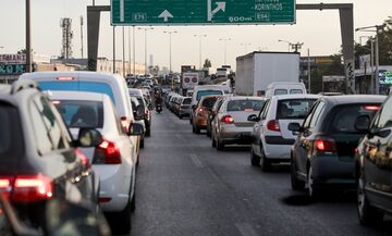 Τροχαίο στην Αττική Οδό στο ύψος της Κύμης: Σημαντικές καθυστερήσεις