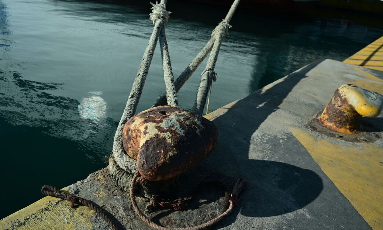 Δεμένα τα πλοία σε Ραφήνα και Λαύριο λόγω των ισχυρών ανέμων