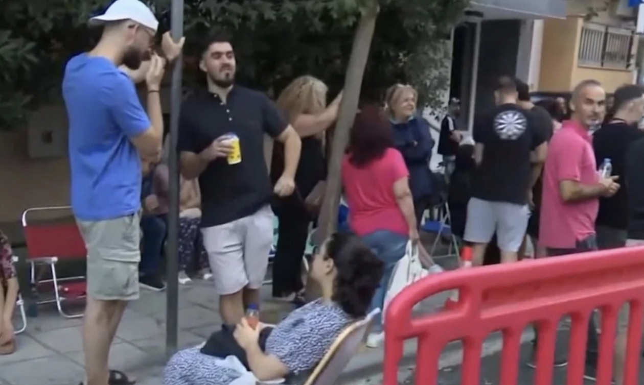 Διανυκτέρευση και «ουρές» πολιτών έξω από το Α.Τ. Τούμπας για την διαβατηρίου με την παλιά ταυτότητα