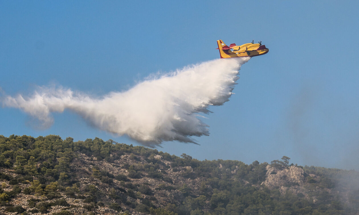 Σπάτα: Υπό έλεγχο η πυρκαγιά σε έκταση με χαμηλή βλάστηση