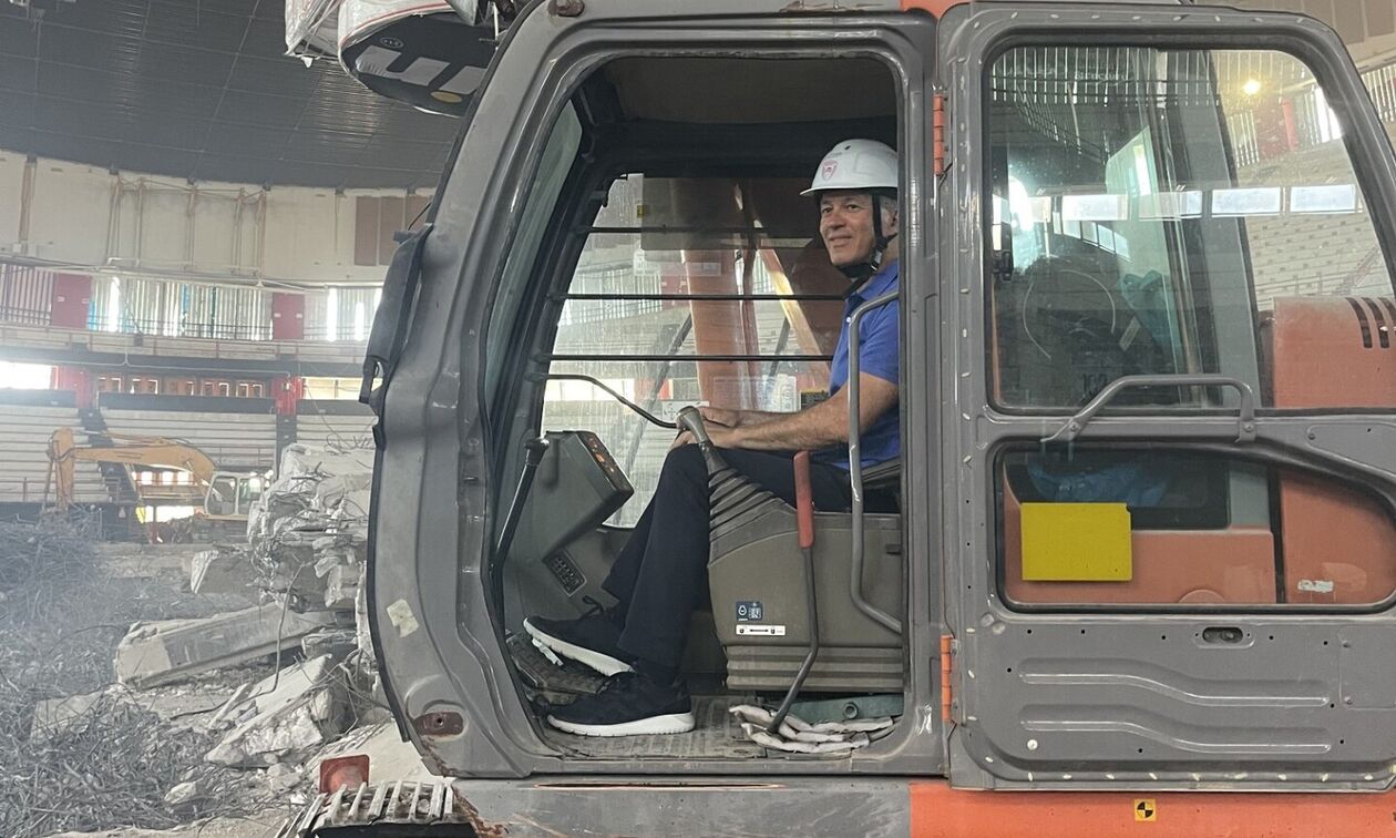 Ολυμπιακός: Τα τρυπάνια, οι μπουλντόζες και ο Γιώργος Αγγελόπουλος στο ΣΕΦ (vid, pics)
