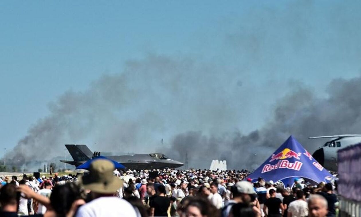 Athens Flying Week: Πτώση Phantom κατά τη διάρκεια επίδειξης - Αγωνία για τους πιλότους!