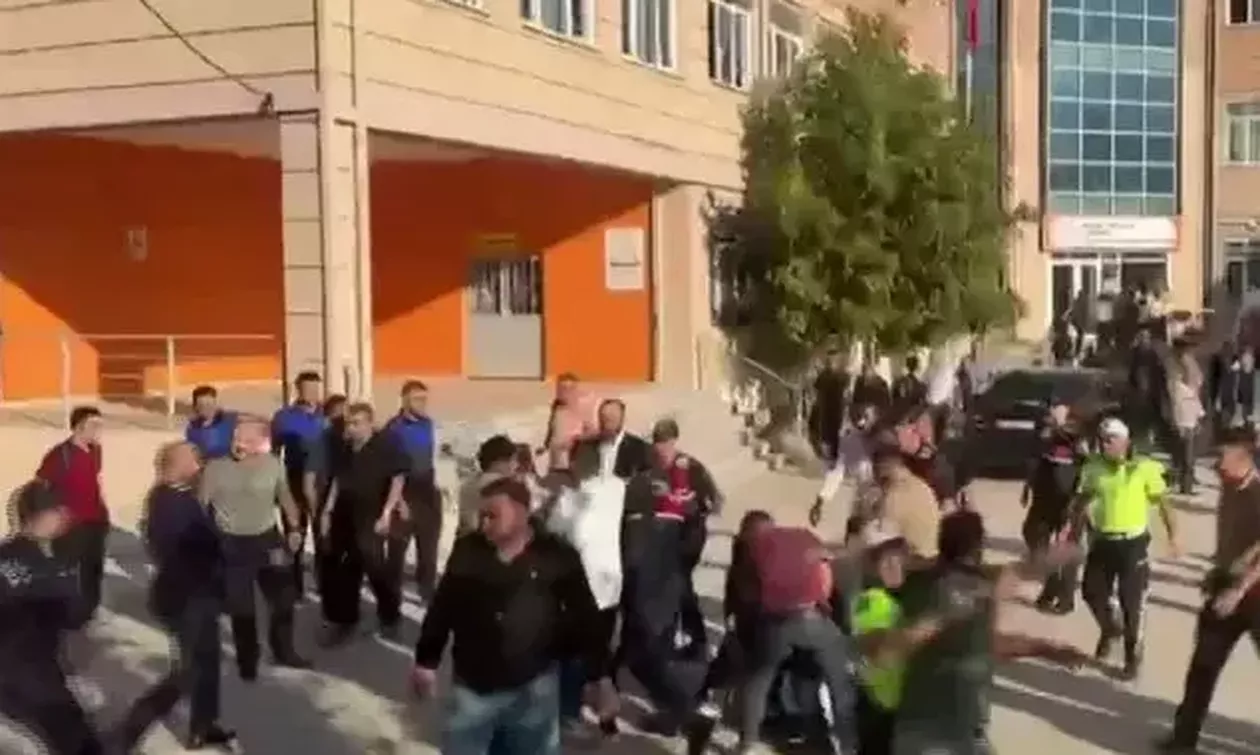  Τουρκία: Πυροβολισμοί έξω από σχολείο – Αναφορές για τραυματίες μαθητές 
