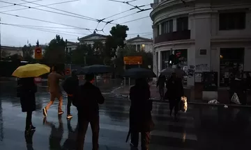 Καιρός: Νεφώσεις και τοπικές βροχές