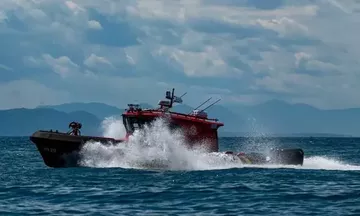  Φωτιά σε πλοίο κοντά στη Μύκονο: Σώοι οι 29 επιβαίνοντες – Μεταφέρθηκαν με λέμβους στην Τήνο 