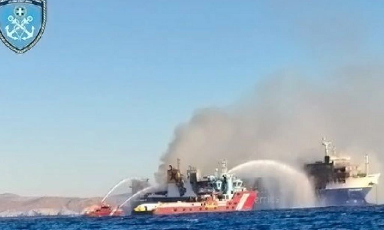 Φωτιά σε πλοίο στη Μύκονο: Μεταφέρθηκε στην Τήνο