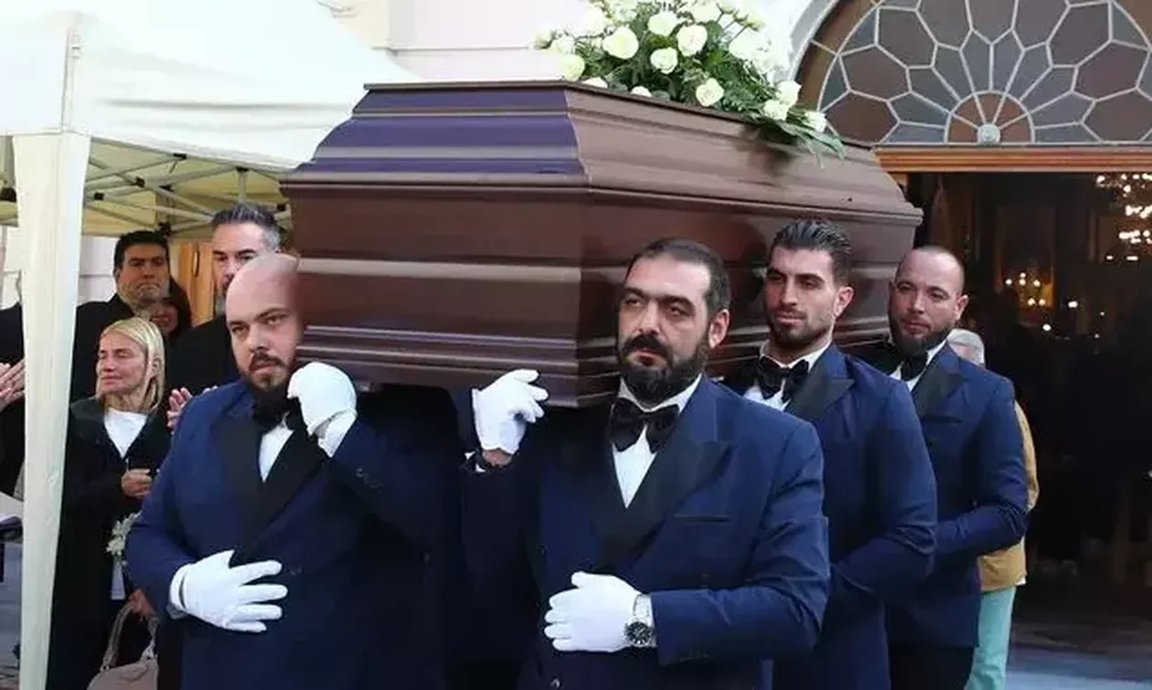  Πλήθος κόσμου στο τελευταίο «αντίο» στον Σούλη Μαρκόπουλο 