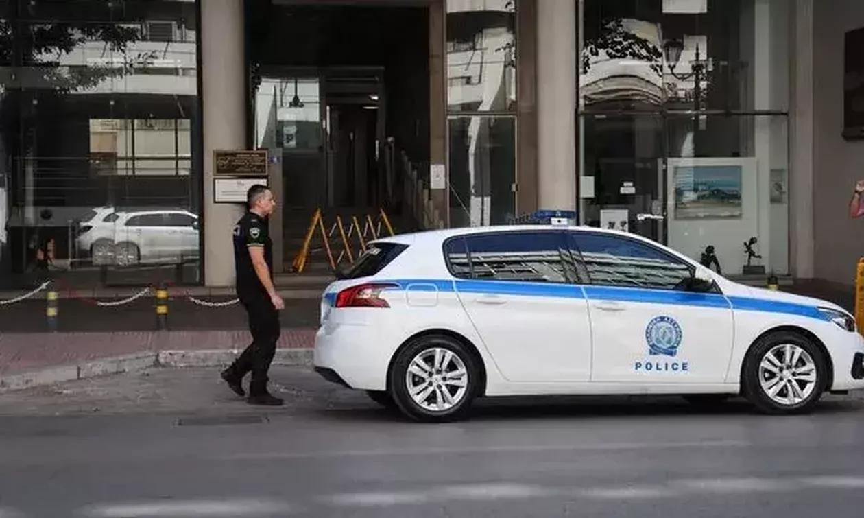  Συναγερμός στα δικαστήρια Πειραιά μετά από απειλητικό τηλεφώνημα για βόμβα 