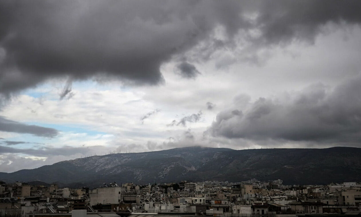Καιρός: Νεφώσεις, ισχυροί άνεμοι και τοπικές βροχές
