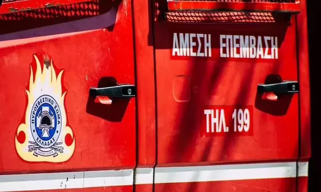  Φωτιά σε εγκαταλελειμμένο κτίριο στο Μεταξουργείο – Κλειστή η οδός Κεραμεικού 