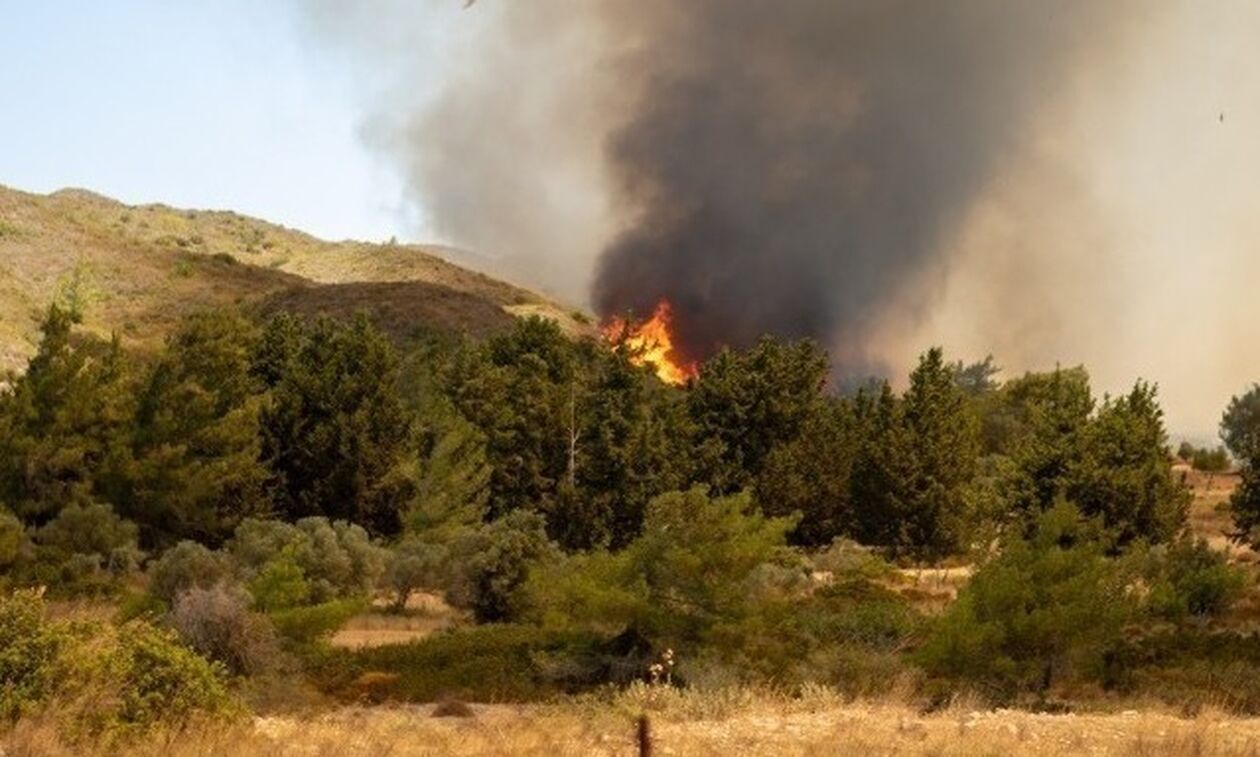 Υπό μερικό έλεγχο πυρκαγιά σε αγροτοδασική έκταση στη Γαλήνη Λαγκαδά