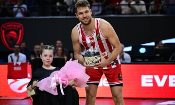 Euroleague: Τίμησε τον Σάσα Βεζένκοφ ως κορυφαίο πρεσβευτή του One Team (vid)