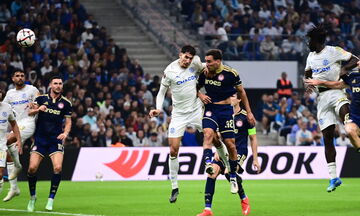 Ο Έσε με κοντινή κεφαλιά κάνει το 1-0 για τον Ολυμπιακό