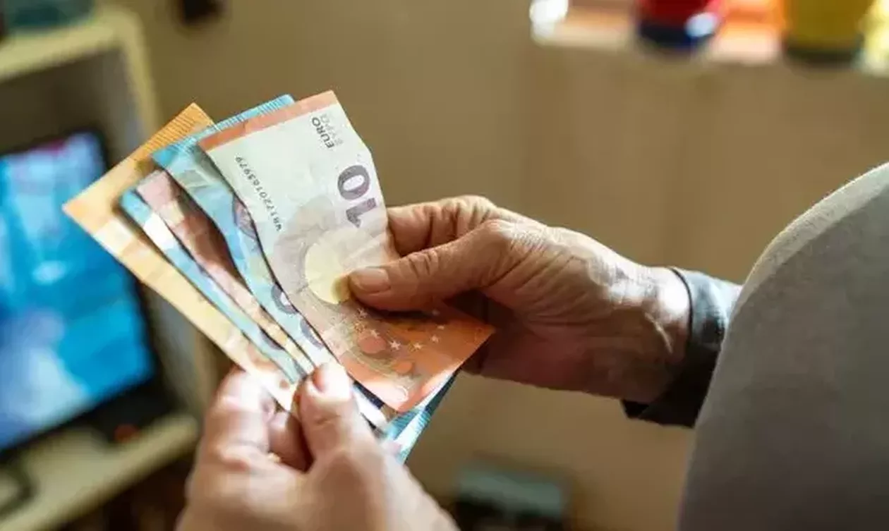  Έρχεται τριπλή πληρωμή για τους συνταξιούχους – Πότε θα δουν τα χρήματα στους λογαριασμούς 