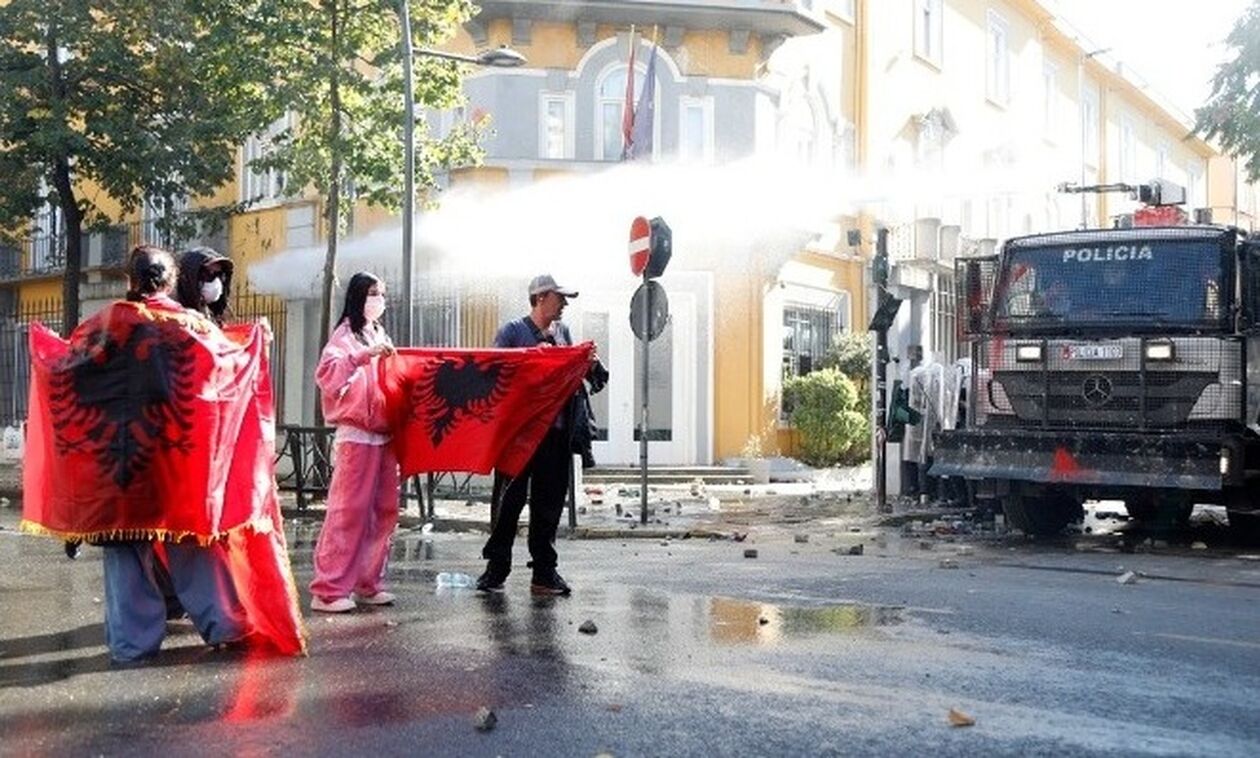 Αλβανία: Νέες συγκρούσεις αστυνομικών με διαδηλωτές στα Τίρανα