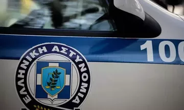  Έκρηξη σε είσοδο πολυκατοικίας στον Κολωνό – Δύο τραυματίες 