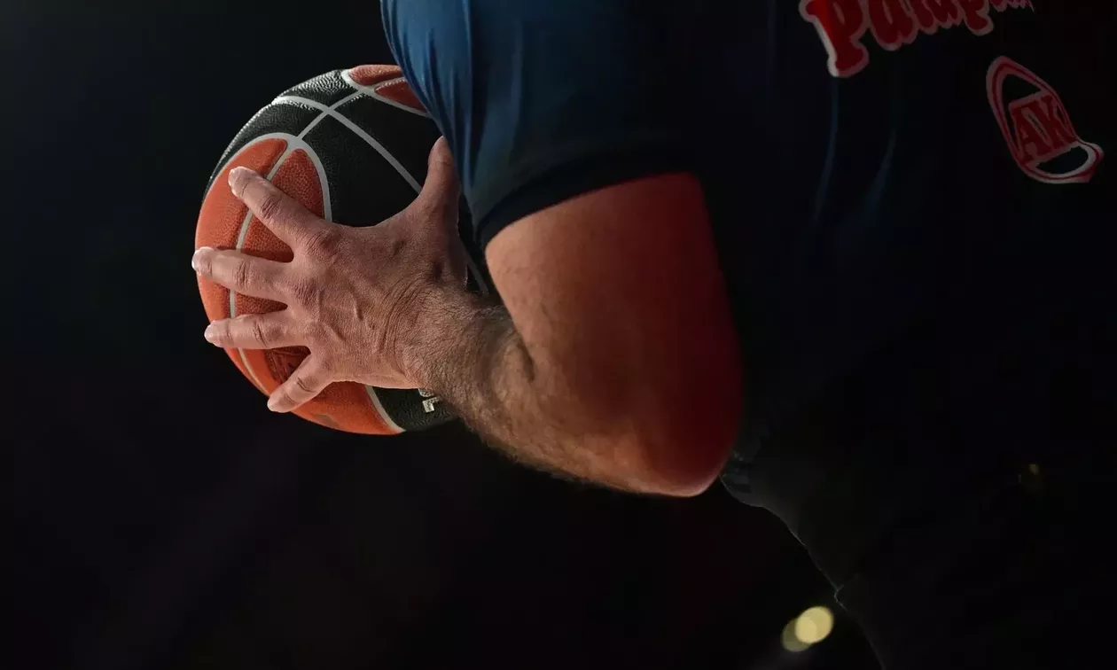 Βρέθηκαν 102.000 ευρώ στο σπίτι και άλλου διαιτητή μπάσκετ