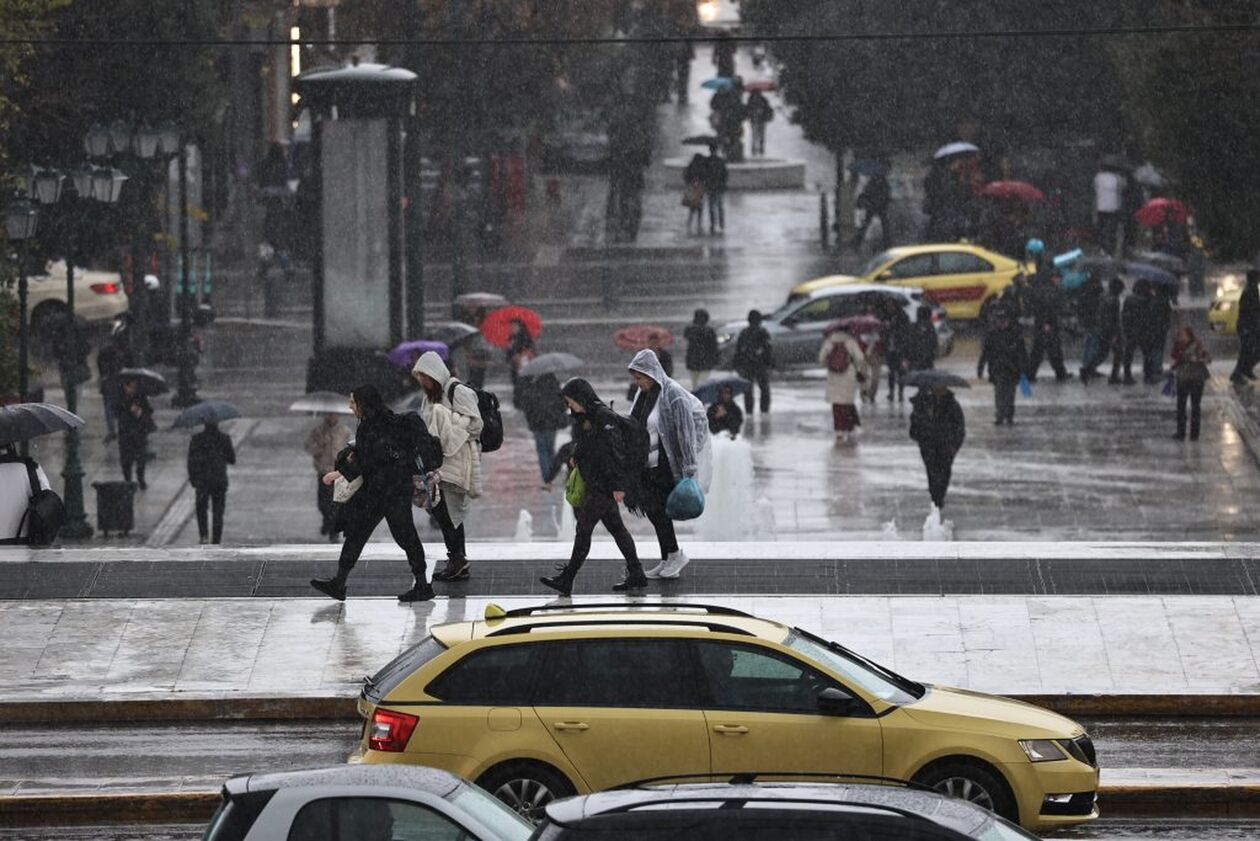 Καιρός: Βροχές και σποραδικές καταιγίδες